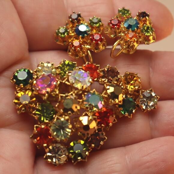 Vintage Rhinestone Austria Brooch Earrings Set - Picture 2 of 10